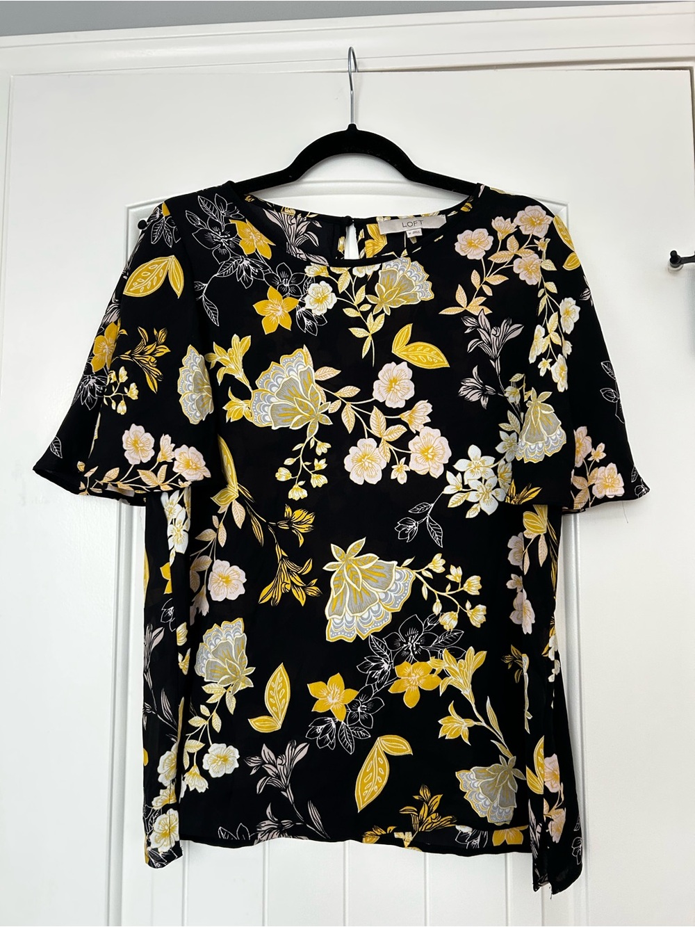LOFT Black Floral Short Sleeve Top with Yellow & White Blooms, Medium